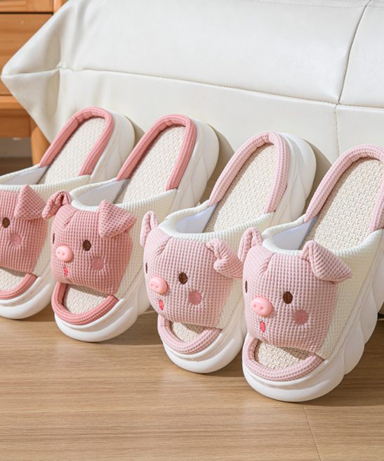 Thick And Linen Slippers Featuring a Cartoon Design of a Pink Pig with Folded Ears, Suitable for Both Indoor And Outdoor Use Throughout The Year - Image 3