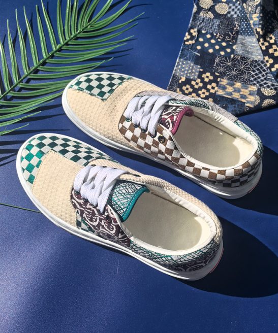 Versatile and Trendy Spliced Canvas Low-top Shoes, Light Luxury Vintage Style, Fashionable for Couples, Comfortable and Lightweight, Wear-resistant and Anti-slip, with a Simple and Stylish Design. Suitable for Students, Casual Skate Shoes, Unisex - Image 3