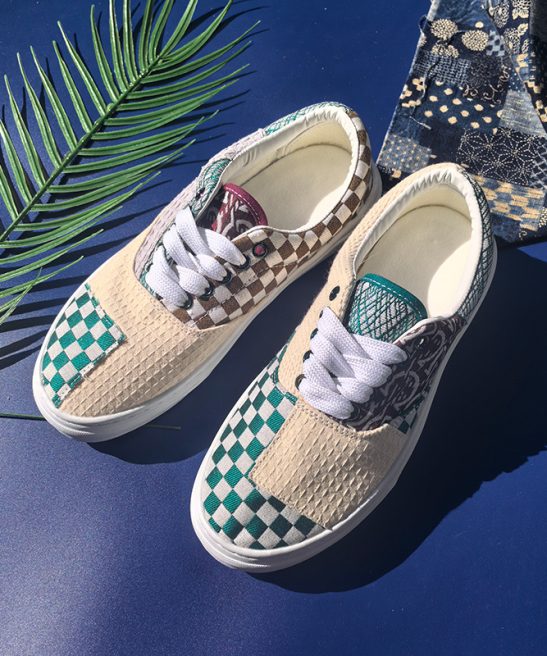 Versatile and Trendy Spliced Canvas Low-top Shoes, Light Luxury Vintage Style, Fashionable for Couples, Comfortable and Lightweight, Wear-resistant and Anti-slip, with a Simple and Stylish Design. Suitable for Students, Casual Skate Shoes, Unisex - Image 4